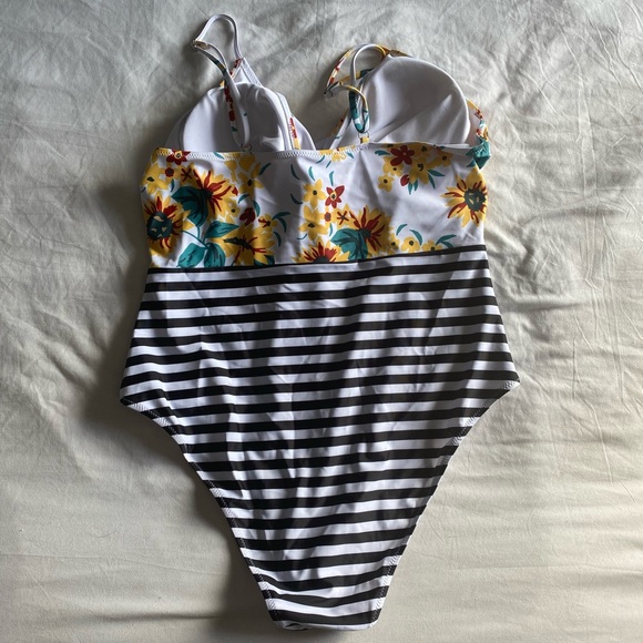 DressLily swimsuit - Picture 2 of 2